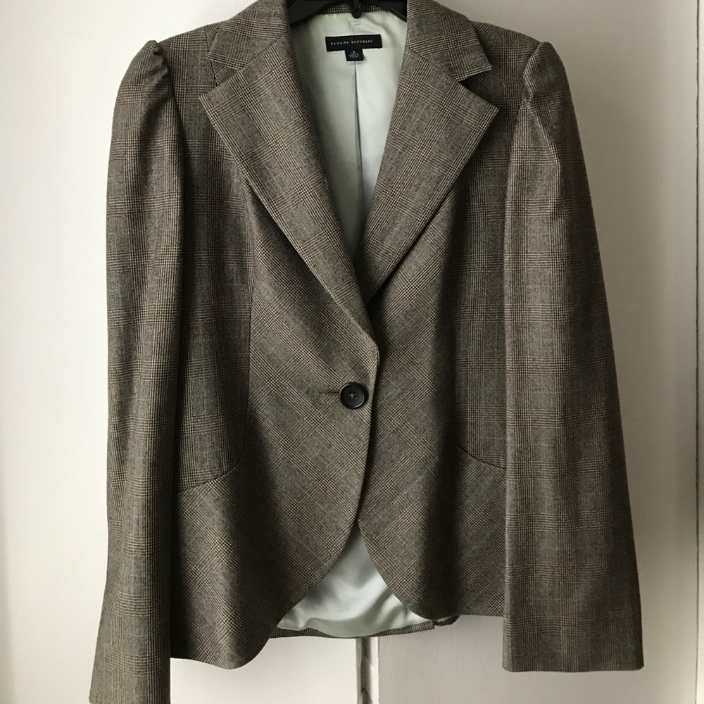Banana Republic plaid blazer. Size 6. 100% wool.
